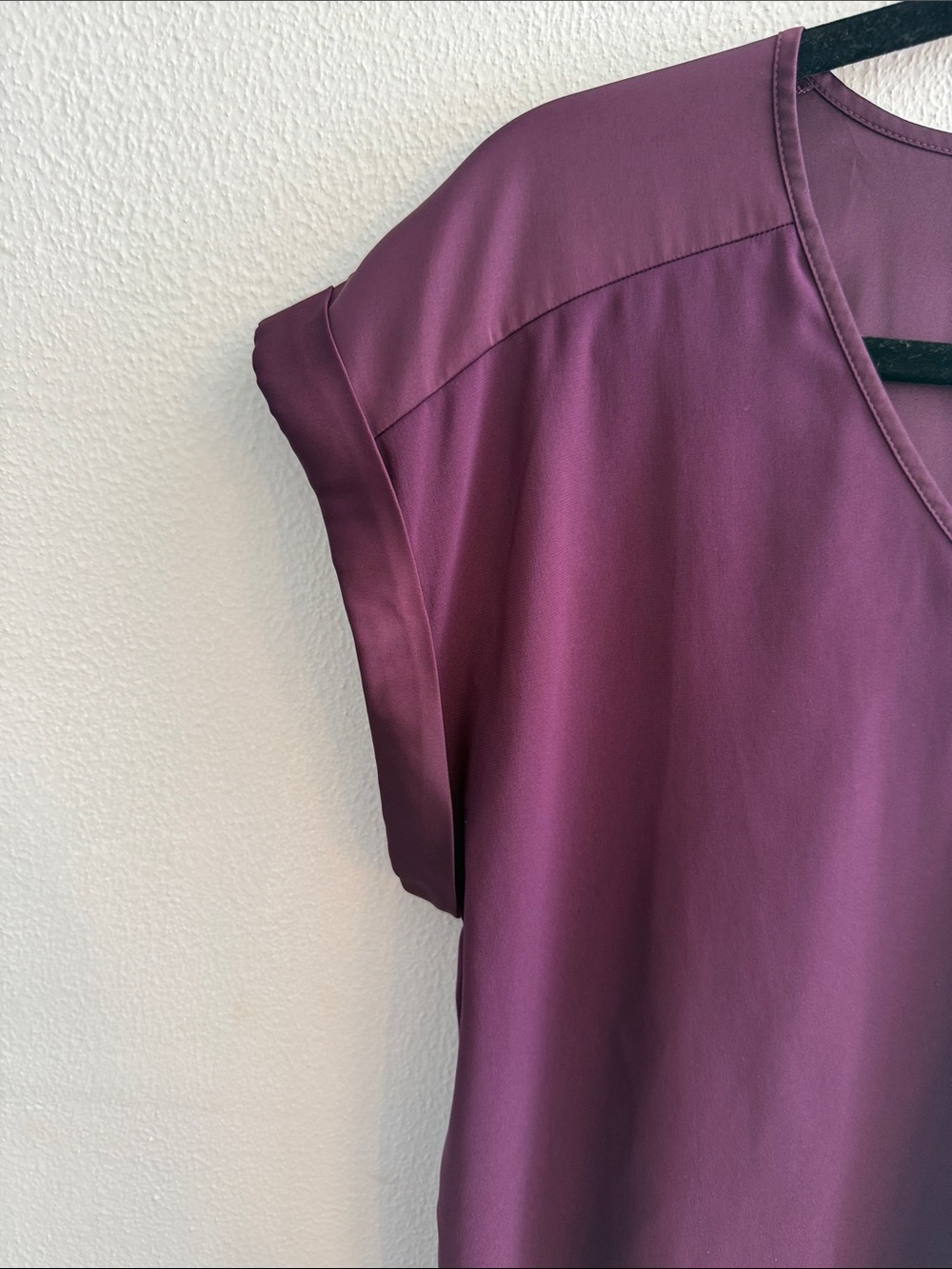 Express Plum Short-Sleeve V-Neck Blouse - Picture 2 of 5